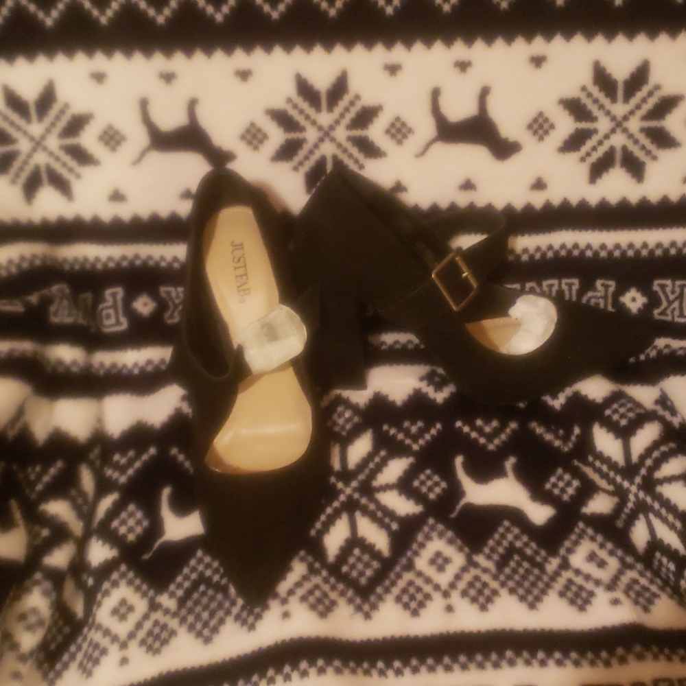Shoes - Picture 2 of 6